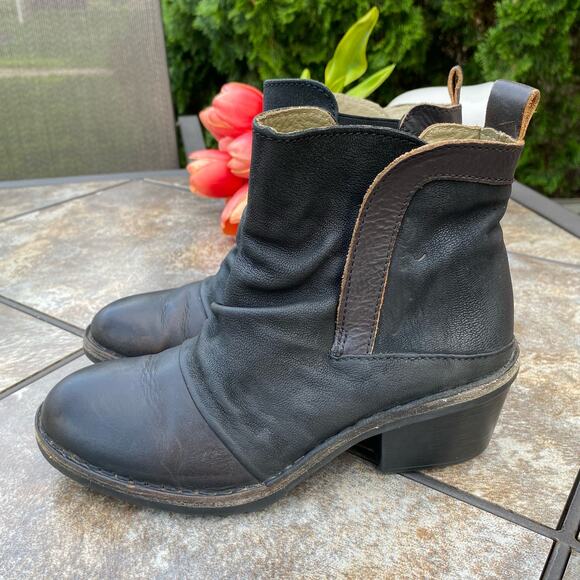 FLY London Black Antiqued Leather Slouchy Ankle Heeled Booties Motorcycle Sz 6 - Picture 1 of 9